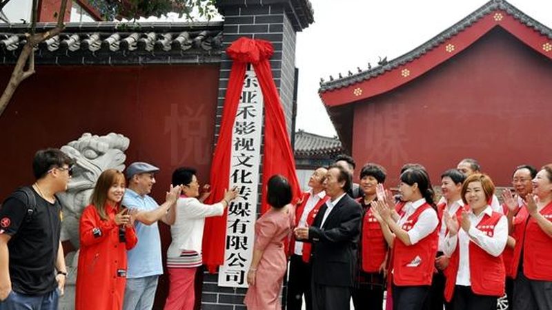 理论知识是基础，但实际操作更为重要。可以通过以下途径进行实践：